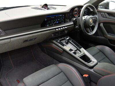 PORSCHE 911 2023 thumbnail 19