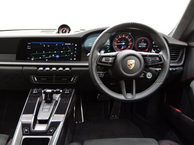 PORSCHE 911 2023 thumbnail 26