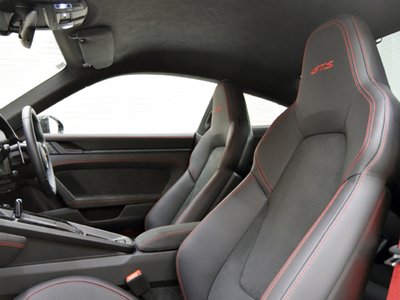 PORSCHE 911 2023 thumbnail 18