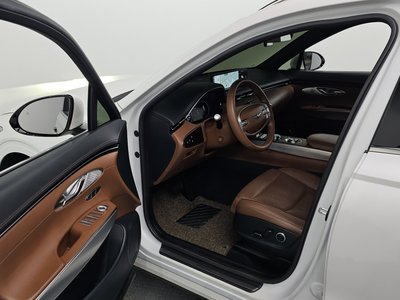 صورة 10 لـ 2021 Genesis GV70