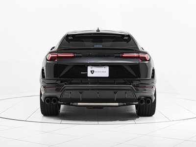 2024 Lamborghini URUS — фото 7