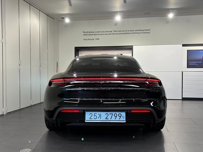 2026 Porsche TAYCAN photo 3