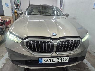 BMW 5 SERIES - 1
