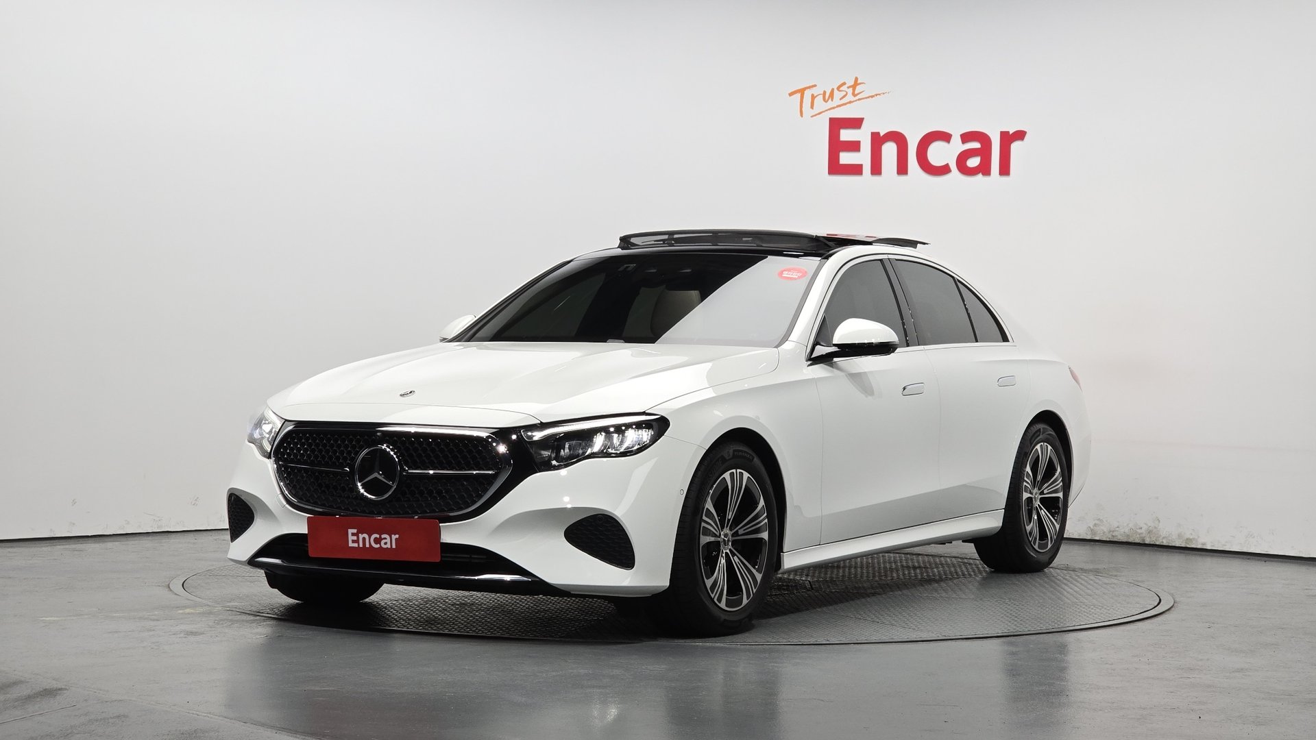 MERCEDES-BENZ E-CLASS - View 1