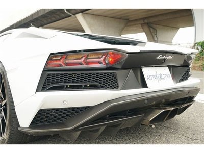 LAMBORGHINI AVENTADOR - 9