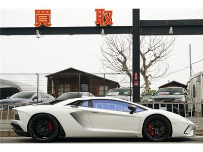 LAMBORGHINI AVENTADOR - 3