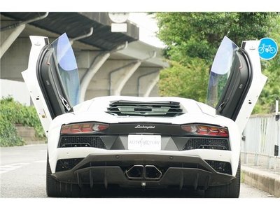 LAMBORGHINI AVENTADOR - 5