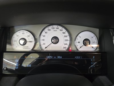 ROLLS-ROYCE GHOST - 8