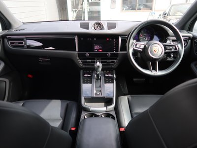 PORSCHE MACAN - 9