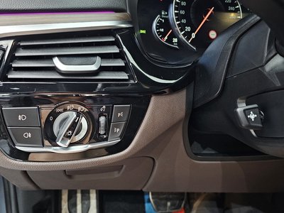 2017 BMW 5 SERIES — миниатюра 16
