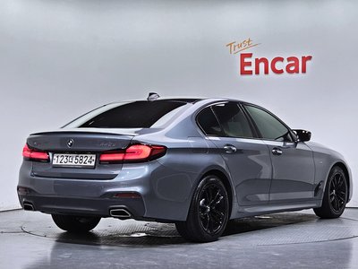 2017 BMW 5 SERIES — фото 3