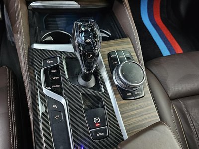 2017 BMW 5 SERIES — фото 9