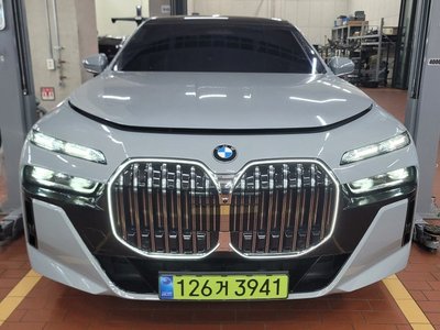 BMW 7 SERIES - 1