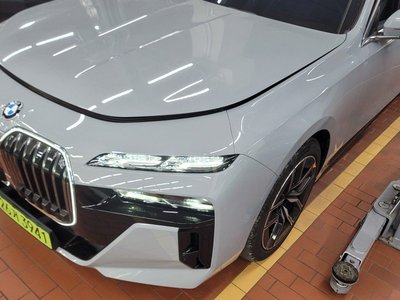 BMW 7 SERIES - 2