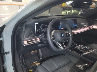 BMW 7 SERIES - 8