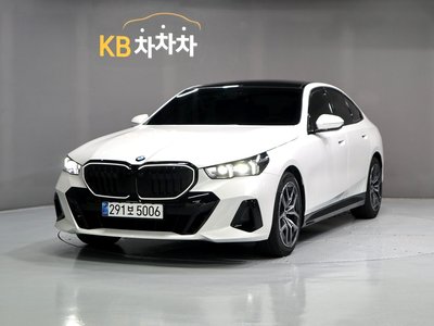 2025 BMW 5 SERIES photo 2