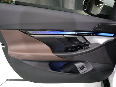 2025 BMW 5 SERIES — миниатюра 13