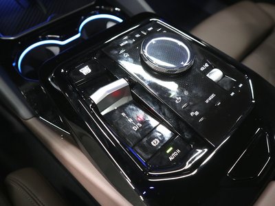2025 BMW 5 SERIES photo 9