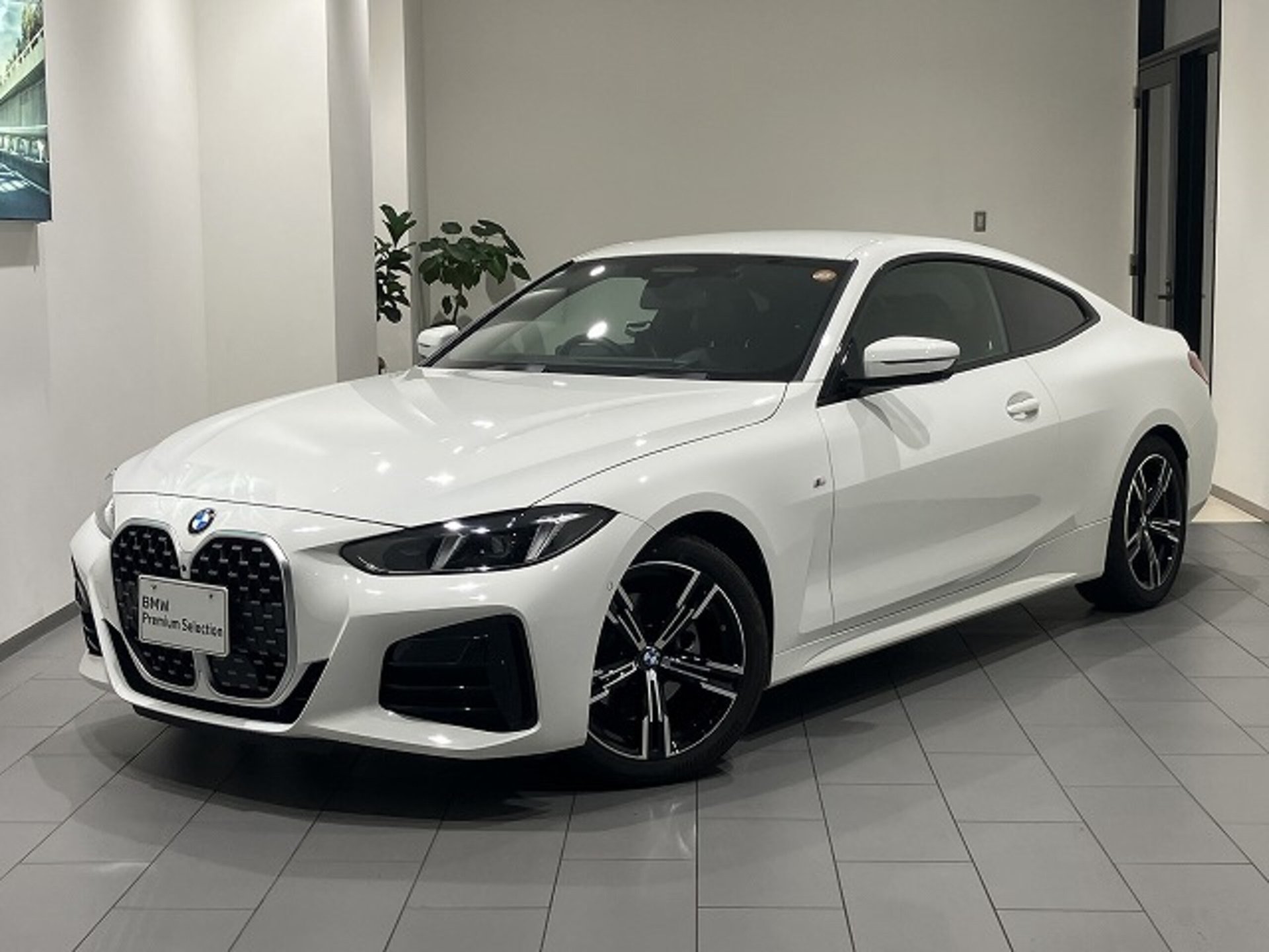 BMW 4 SERIES COUPE - View 1