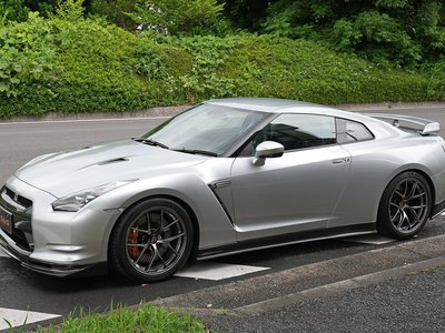 NISSAN GT-R - 2