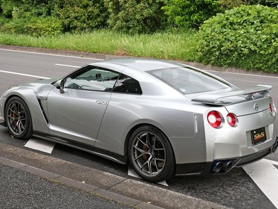 NISSAN GT-R - 4