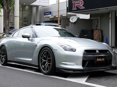 NISSAN GT-R