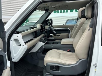 LAND ROVER DEFENDER - 7