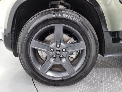 LAND ROVER DEFENDER - 6