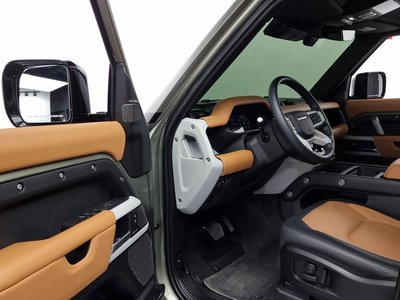 LAND ROVER DEFENDER - 10