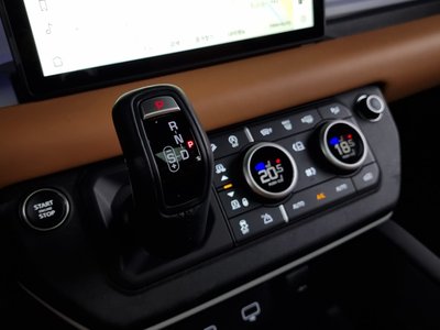 LAND ROVER DEFENDER - 9