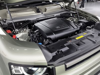 LAND ROVER DEFENDER - 7