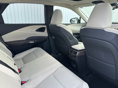 2025 Lexus RX — миниатюра 32