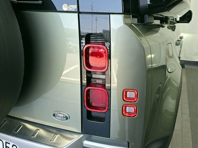 LAND ROVER DEFENDER - 10