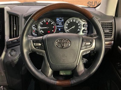 TOYOTA LAND CRUISER 200 - 7