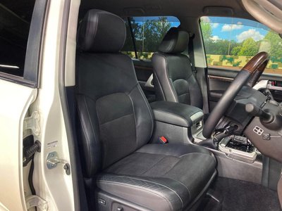 TOYOTA LAND CRUISER 200 - 8