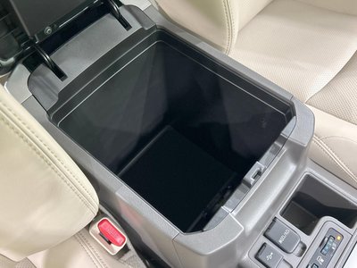 صورة مصغرة 59 لـ 2023 Toyota LAND CRUISER PRADO
