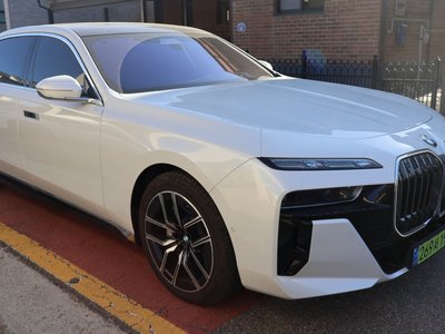 BMW 7 SERIES - 2
