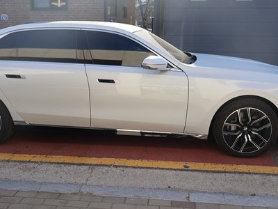BMW 7 SERIES - 8