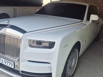 ROLLS-ROYCE PHANTOM - 2
