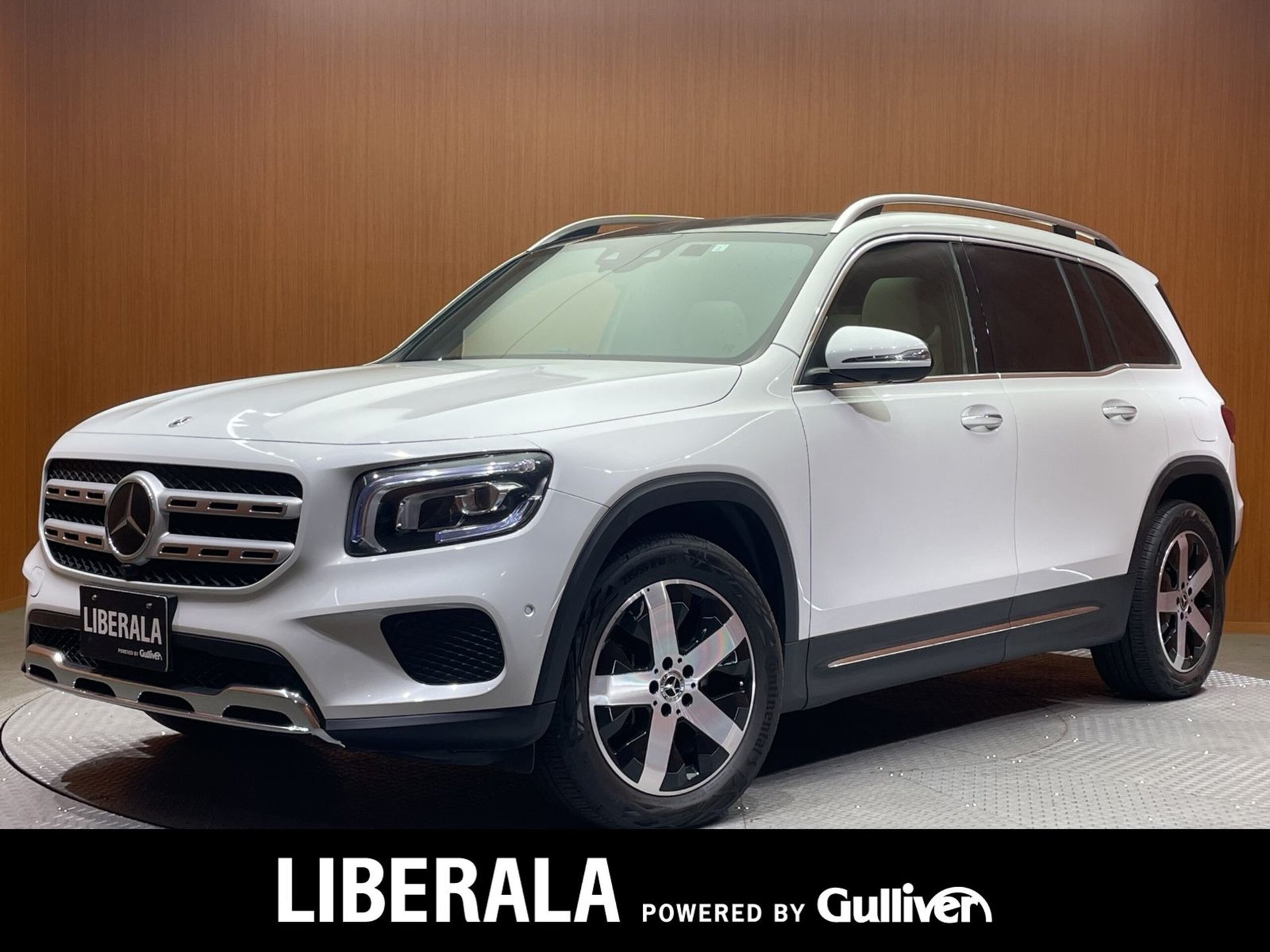 MERCEDES-BENZ GLB - View 1