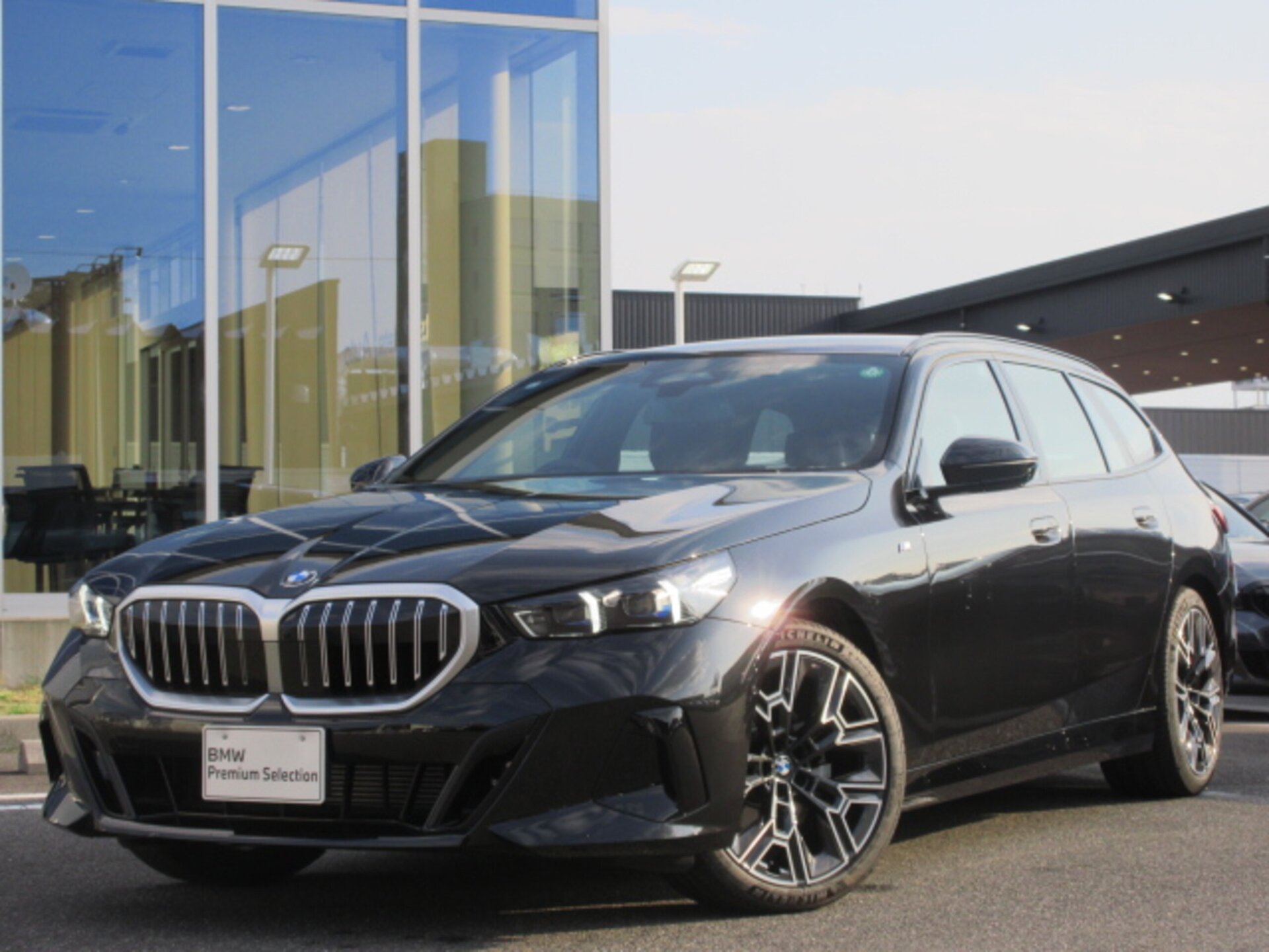 BMW 5 SERIES TOURING - View 1