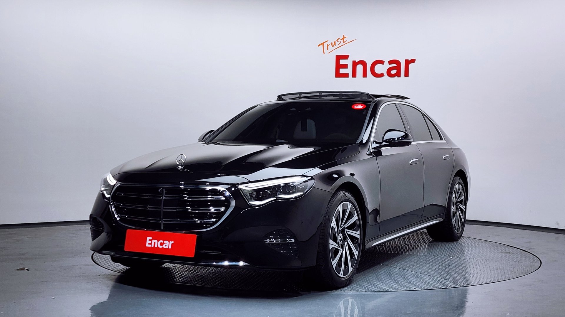 MERCEDES-BENZ E-CLASS - View 1