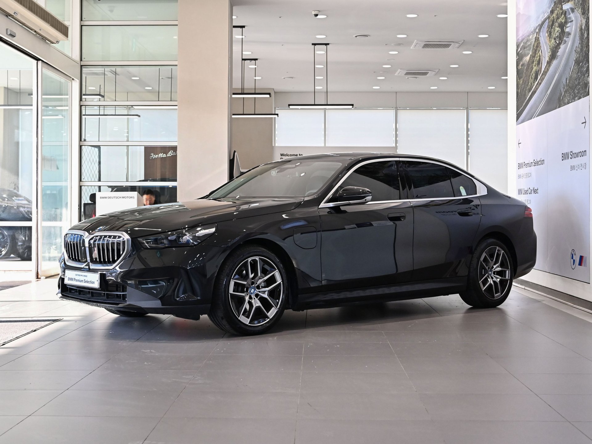 BMW 5 SERIES - View 1