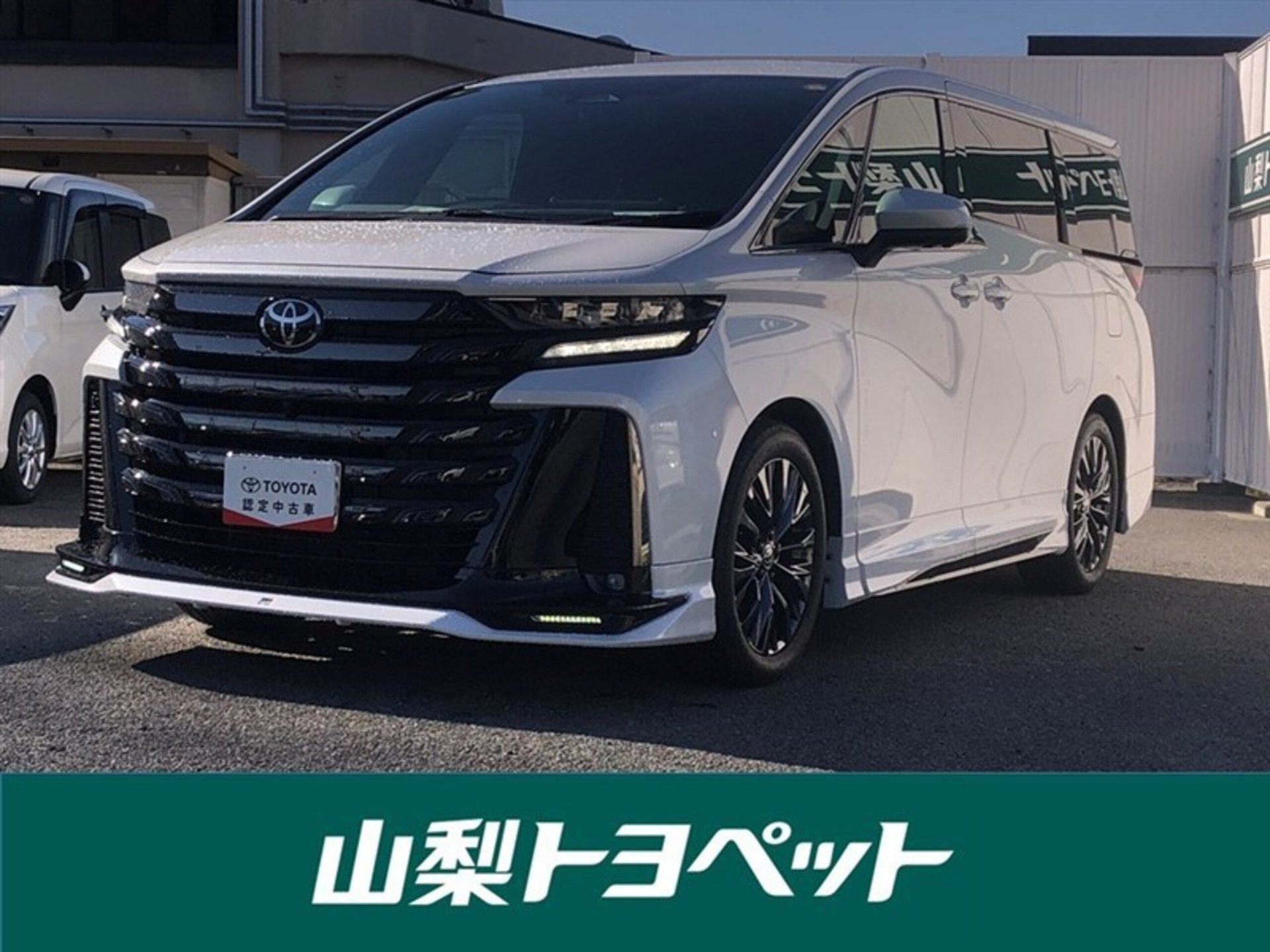TOYOTA VELLFIRE - View 1