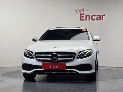MERCEDES-BENZ E-CLASS - 2