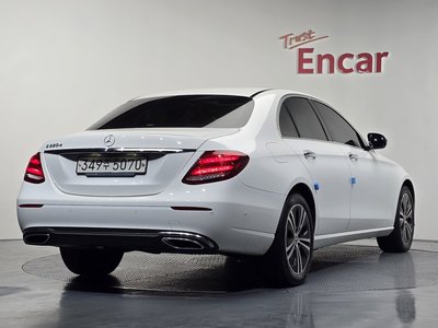 MERCEDES-BENZ E-CLASS - 4