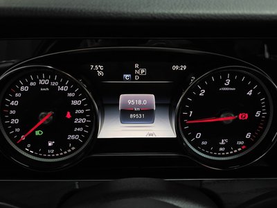 MERCEDES-BENZ E-CLASS - 8