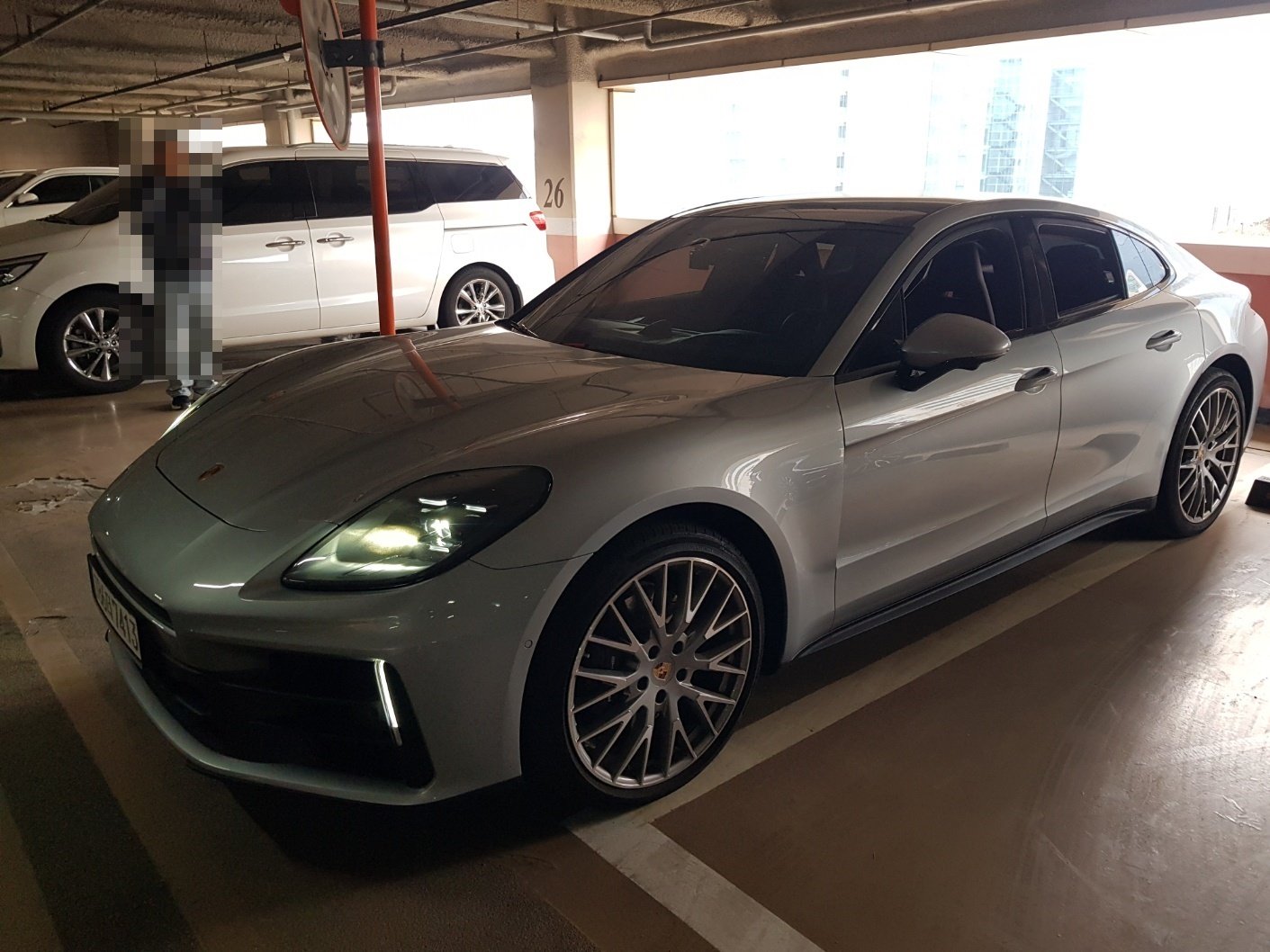 PORSCHE PANAMERA - View 1