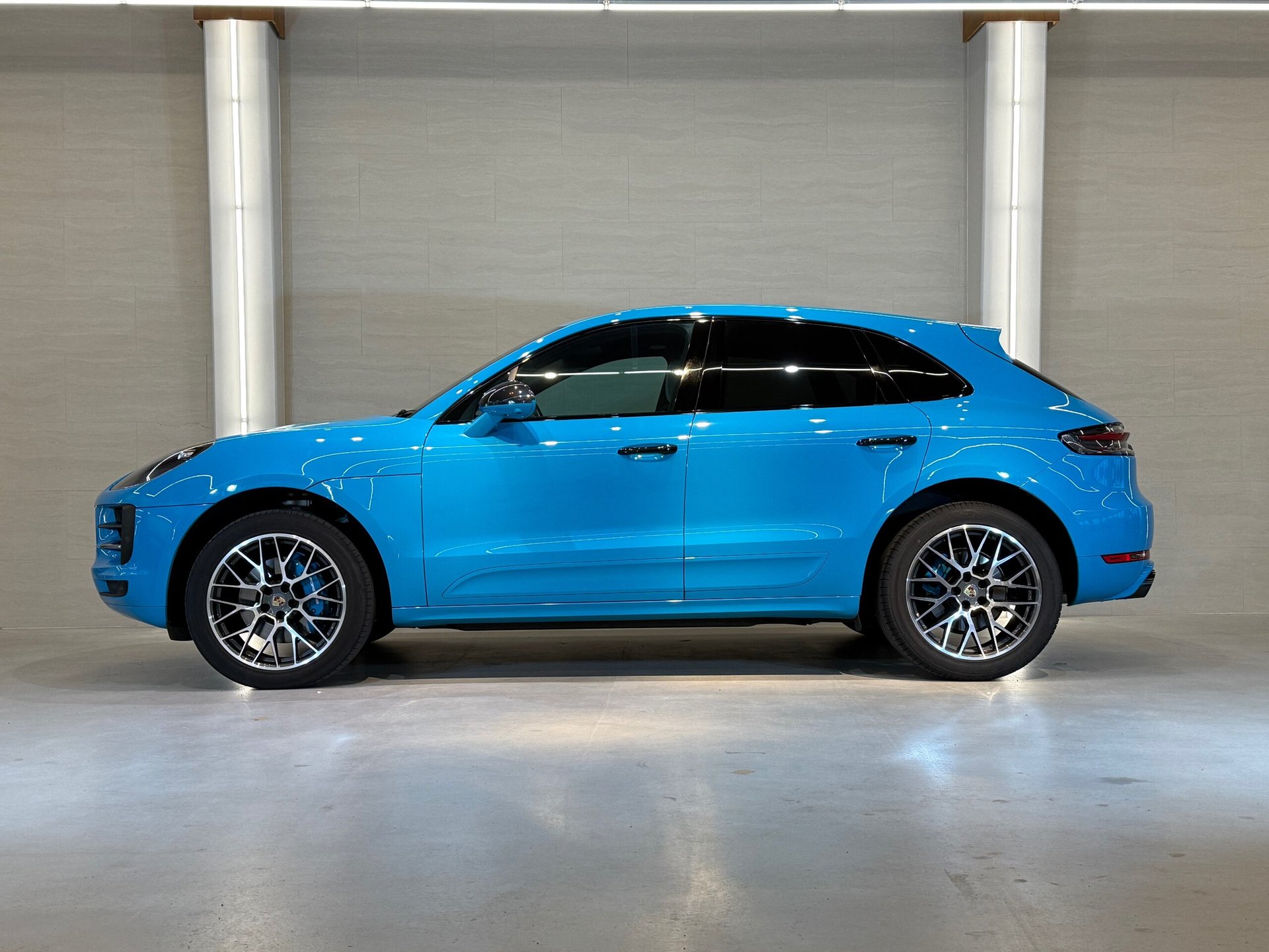 PORSCHE MACAN - View 1