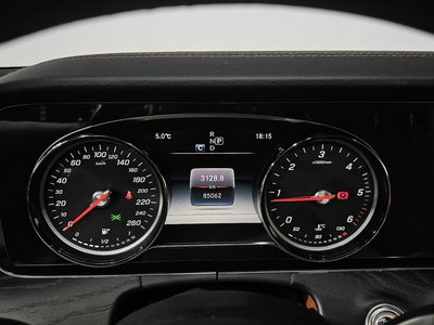 MERCEDES-BENZ E-CLASS - 8